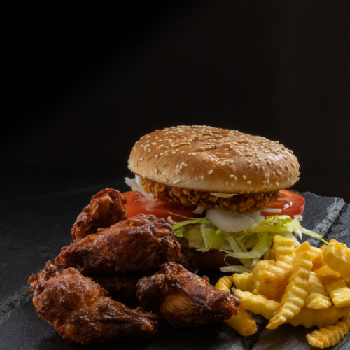 Beef Burger Combo: Beef Burger + 4 wings + Fries + Cola